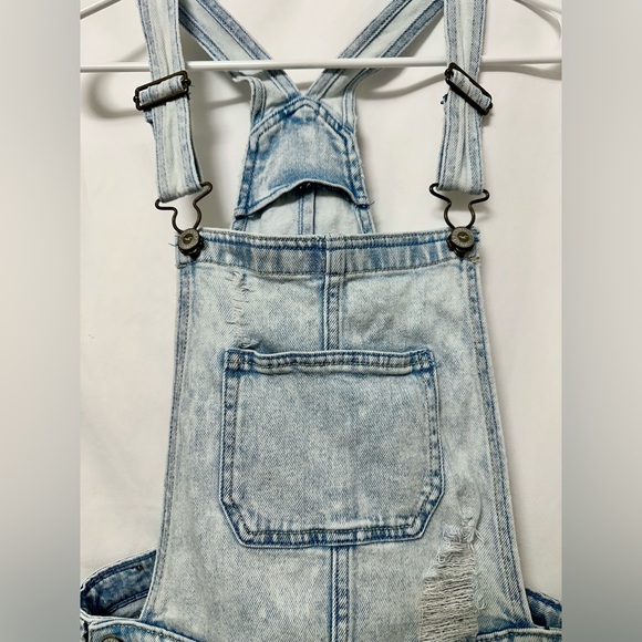 Hollister Boyfriend Short Overalls – Distressed Light Wash – Size S - Picture 10 of 12